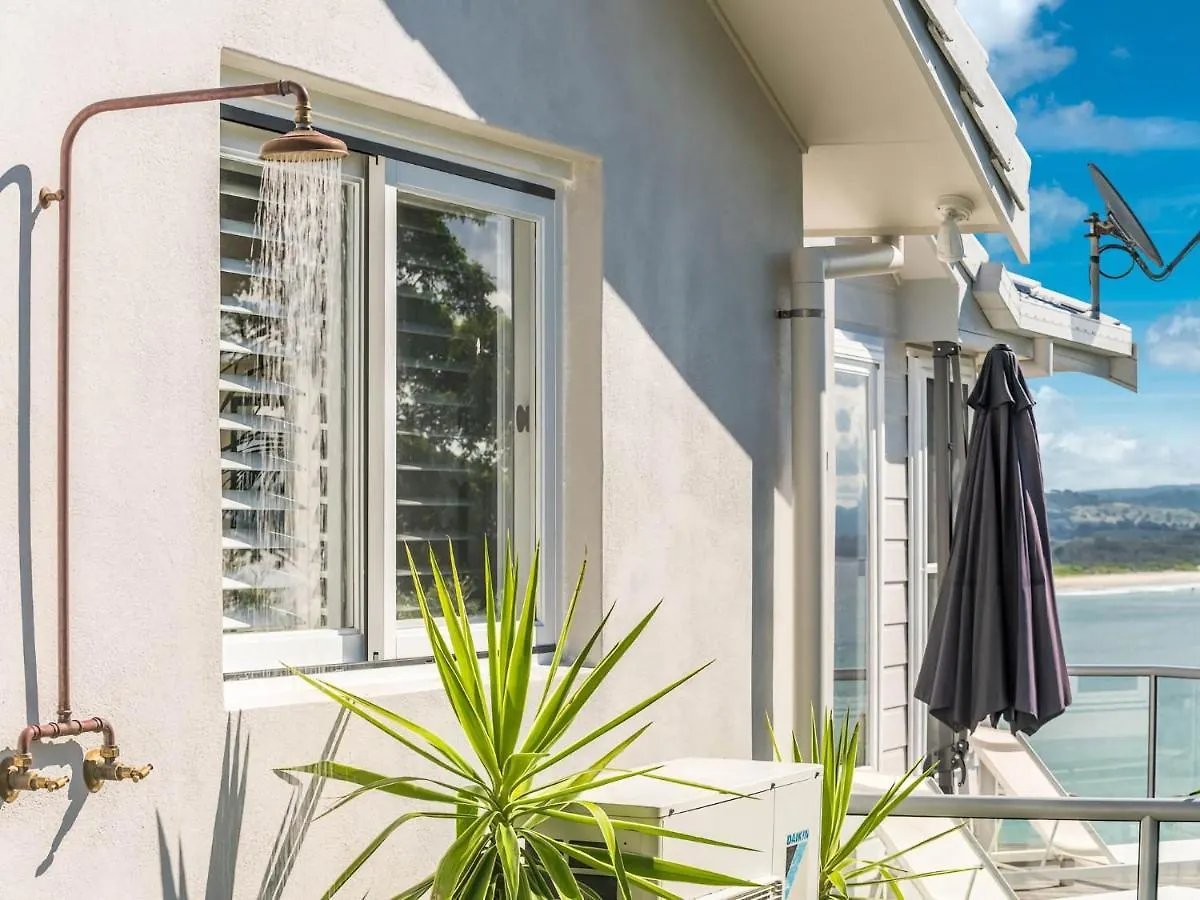 Sway - Stunning 5 Bedroom Beach House With Pool Byron Bay 0*,  Australia