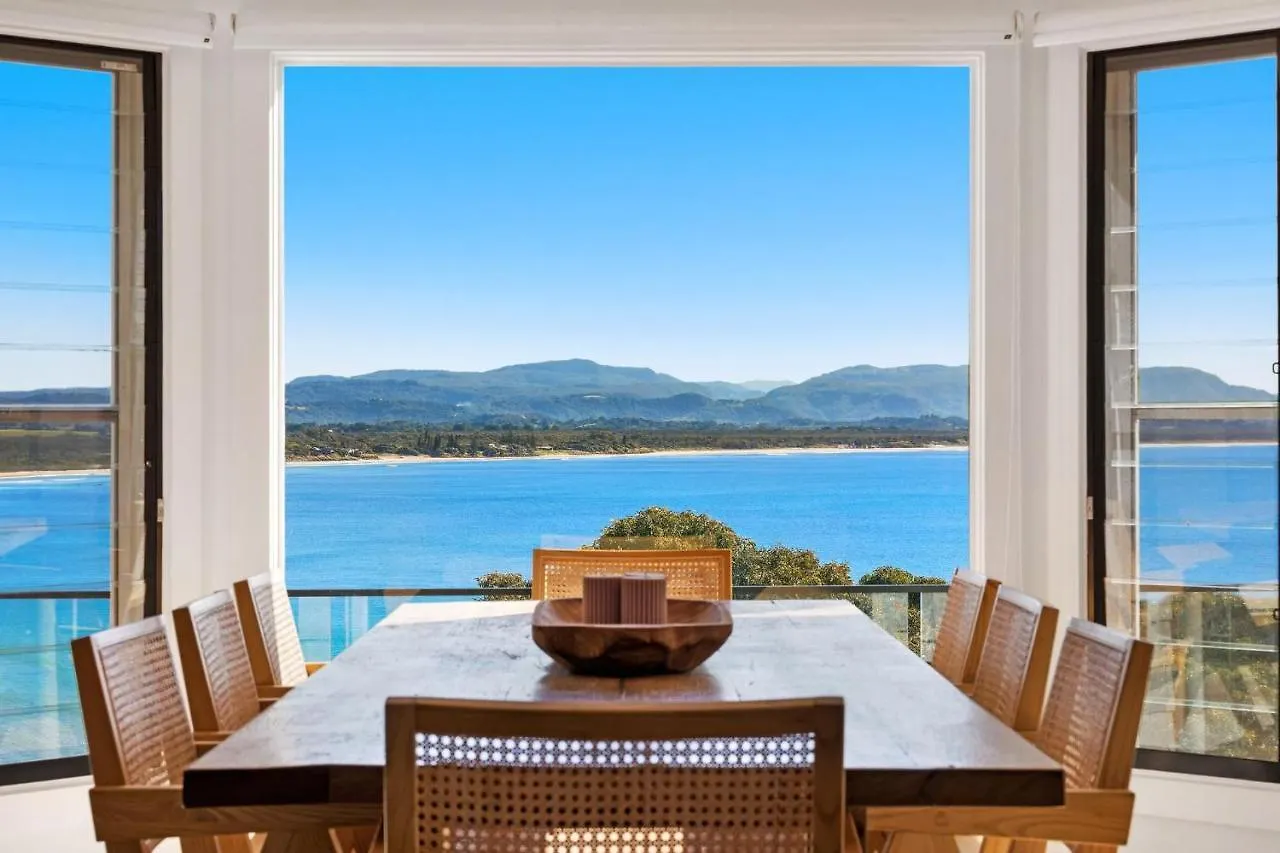 Sway - Stunning 5 Bedroom Beach House With Pool Byron Bay 0*,  Australia