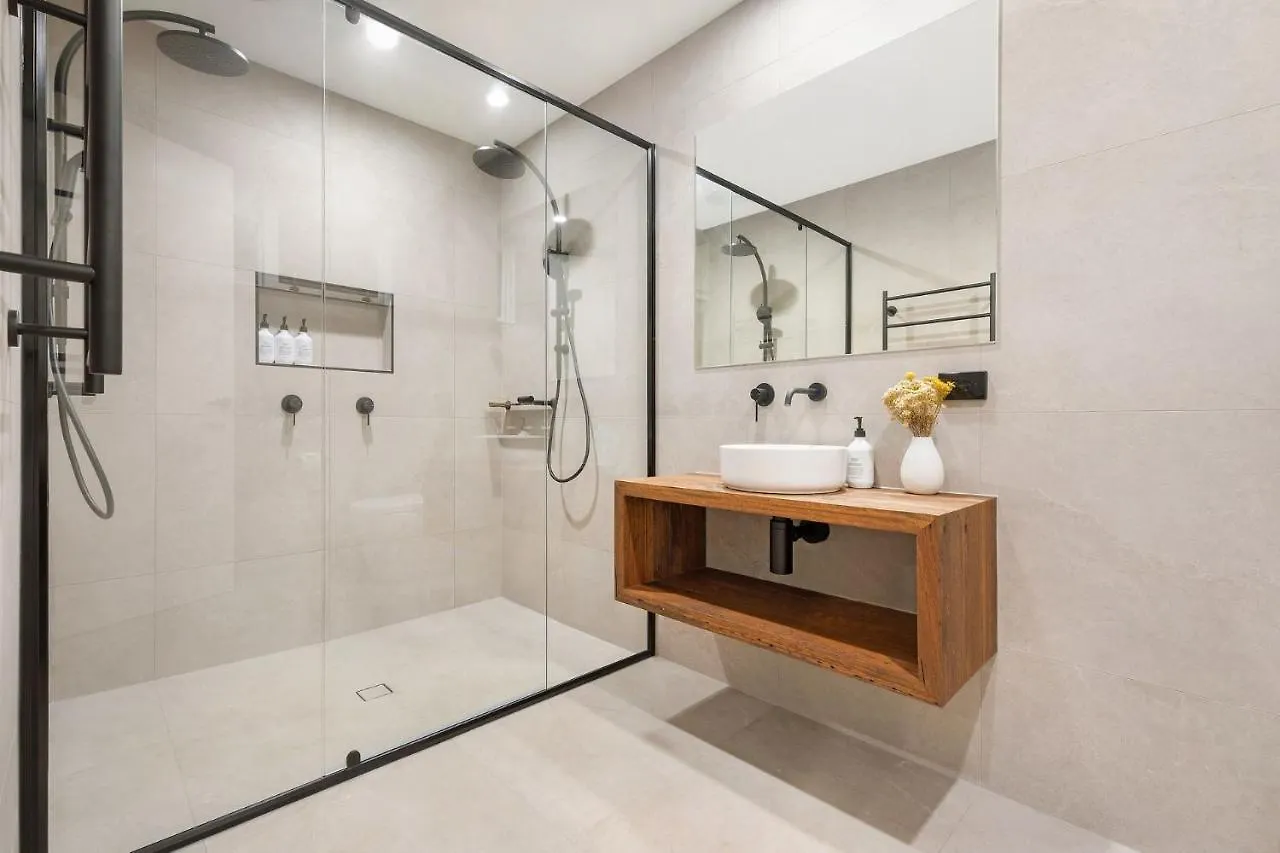 Sway - Stunning 5 Bedroom Beach House With Pool Byron Bay 0*,  Australia