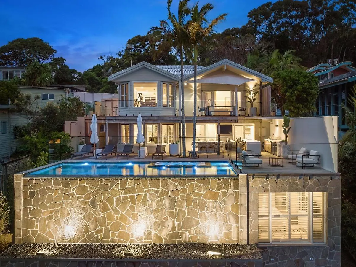 بيت للعطل Sway - Stunning 5 Bedroom Beach House With Pool خليج بيرون